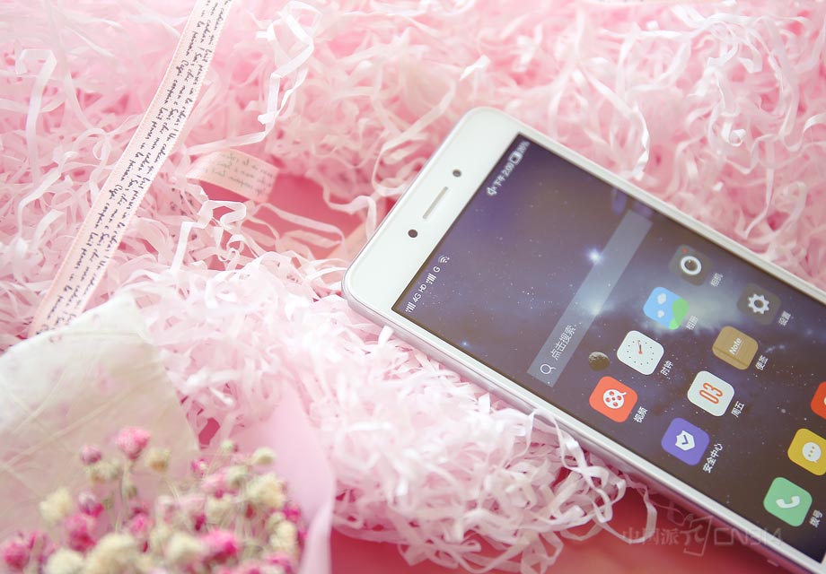 ���������A3�ֻ�����Ʒ�۱ȡ������ذ���Ͱ����µ�YunOS���ܲ���ϵͳ����Ϊ�����͸���������汾������Ϊ599Ԫ��699Ԫ��