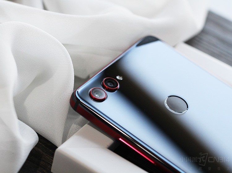 ��ǰ��˫��ͬ���Ǹ���������ͷ+���ͷ����ϣ�1600������+200�����ؿ�������Ψ���黯����������Ĵ�Ƭ��AI�����㷨���ܴ�����˽�˶��ơ�һ�������Ч������ÿ���˶��ܿ����������Լ��������������ǲ����Ѿ��ѳֲ�ס�Լ�����ָ����Ҫ���¿������أ�