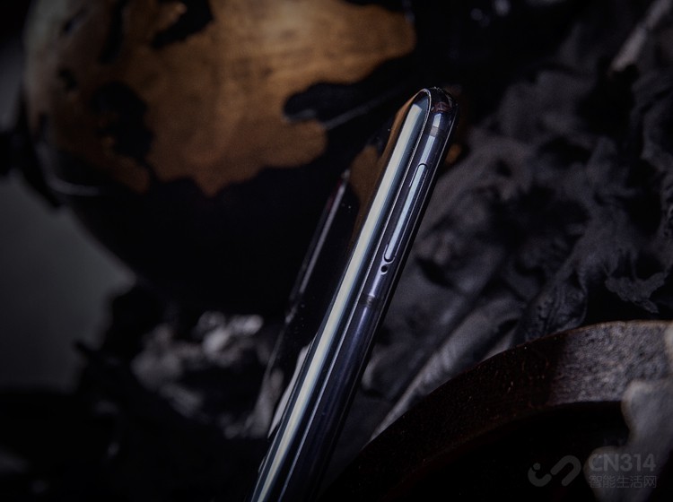 �ܵ���˵��С��9 Pro 5G��һ������涼�ﵽ�˶���ˮ׼��5G�콢�������ܴ���������ɫ��5G�����ʵ��ӳ١��������洢���á�������ϡ�ɢ�ȼ�������似���ȵȣ��øû���Ϊ2019��ĩ��һ��߻����Ե��콢��Ҳ����С��˳������5Gʱ�����쳵��������δ����5G����ս�л�ȡ�ȷ����ơ�