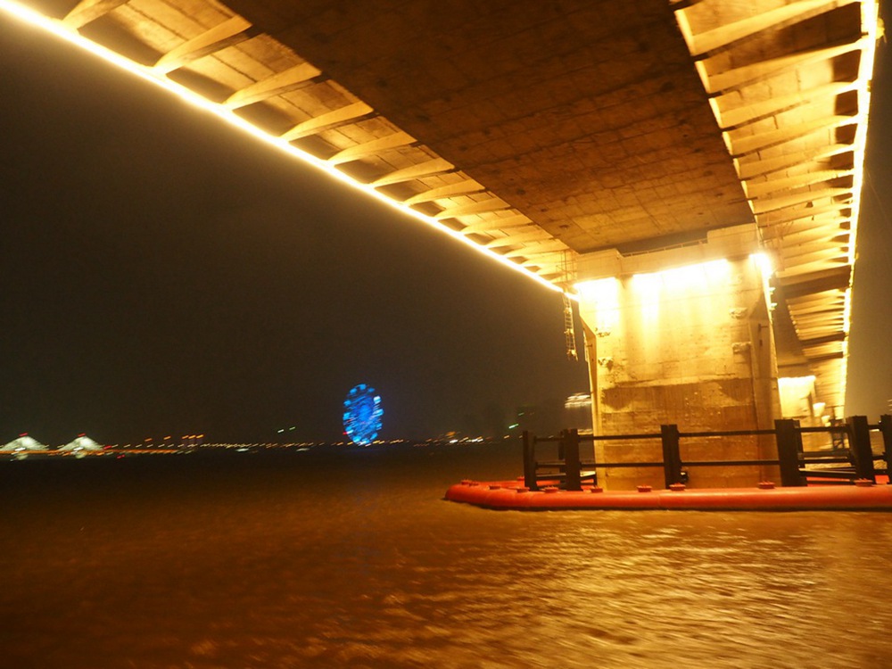 ��һ������֮�������8����ĵƹ����ͨ��һ�������ġ��󡱡����������ϲ���ʷ���ִ��ν�������Ӫ��������������߸������������о��۵ƹ������ġ�һ��������������ԡ��Ķ��ؾ��ۡ�