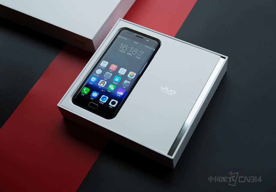 ��Ȼ����ɫ���ֲ����ʺ���û�кڰ���ɫ������ʵ�����С�����ס������޴����ڣ����������ȫ��vivoXplay6��