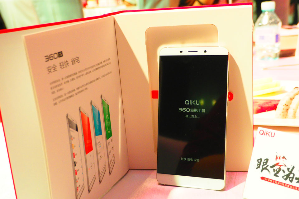 ���򿪰�װ�󣬿��Կ���ǰ��ҳ��360����ֻ��ļ򵥵Ľ��ܣ�ͼƬ�������ǳ��ߣ�������ֻ��콢��;��������ڰ�װ�������ײ㡣