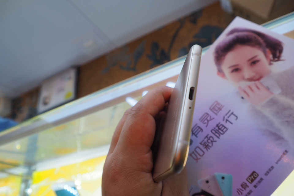 �ֻ��ײ���USB�ӿڡ�