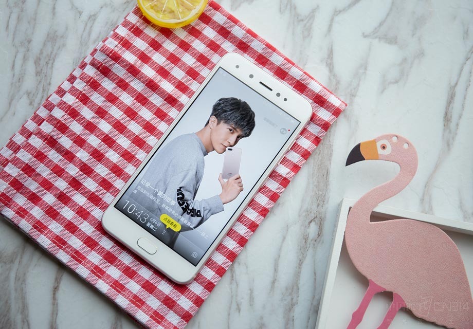 ǰ��ʹ����˫�㣬������������沢û����Ԥ���еĸ��ӣ�ǰ������ͷ�л������Ҳ����û�в��죬�ǳ�ͳһ�����ֿ���˵�����ס����Ž������Ƽ� ���������Ĳ���������Ž���Ҳ�������ܵ����ǵ�ϲ����