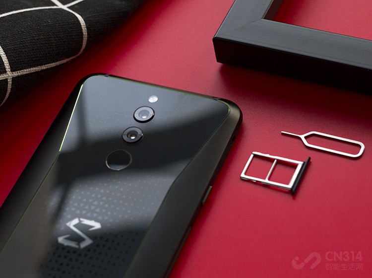 ���෽�棬����ΪAI˫�����Ų��֣���ö����ͷ�ֱ���1200�����غ�2000�����أ�����������������һ�������ܶ࣬ͬʱ��������AIʶͼ�Ĺ��ܣ�ʵ�ָ��õ�����Ч����