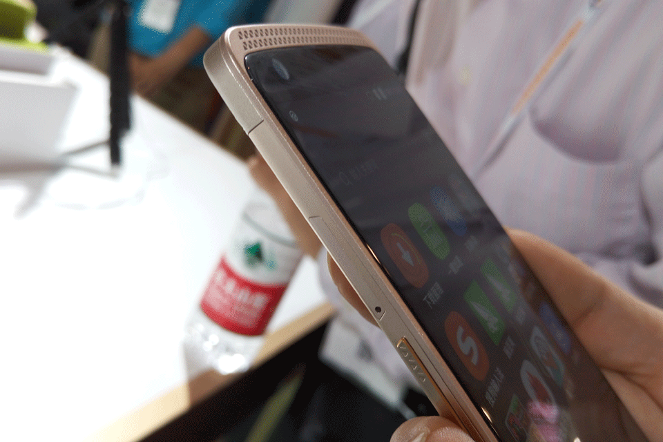 ����ͼ���Կ���������AXON�����һ��ܱ��Ļ��͡�