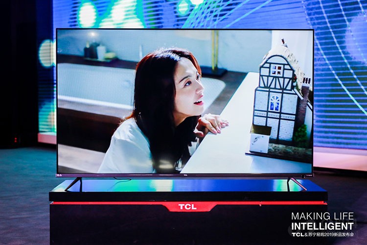 ��Ϥ��C3��T6�ȵ�����Ʒ������TCL�����з���ȫ����AI�����С�ȫ�ܡ�ȫ�ݡ�ȫԱ��ȫʱ���Ĵ���ɫ���������ܲ���9���Զ����ݡ���TCL���ܼҾ�ϵͳ�Ľ�ϡ�ͨ��ͼ�������ʶ���û����䡢�Ա��Ƽ����ݣ��Լ�24Сʱ��Ӧ�û��������˹����ܡ�СT���ȣ��õ��ӵ�ʹ������ӭ���󱬷���