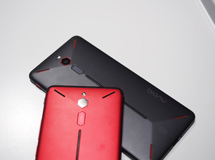 �۸��棬6GB+64GB�İ汾�ۼ�2499Ԫ��8GB+128GB�İ汾�ۼ�2999Ԫ��Ŀǰ�Ѿ���Ŭ���ǹٷ��̳Ǻ;�����ƽ̨��ʼԤ�ۣ�����4��25����ʽ���У�ϲ������Ϸ�����ѿ�����������