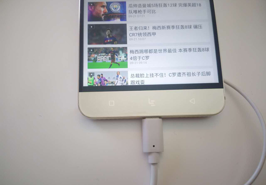 ���緽�棬������Pro3֧��˫��˫��ȫ��ͨ4G+�����ز��ۺϣ����ط�ֵ600Mbps��˫Ƶ˫����MIMO Wi-Fi���������866Mbps��