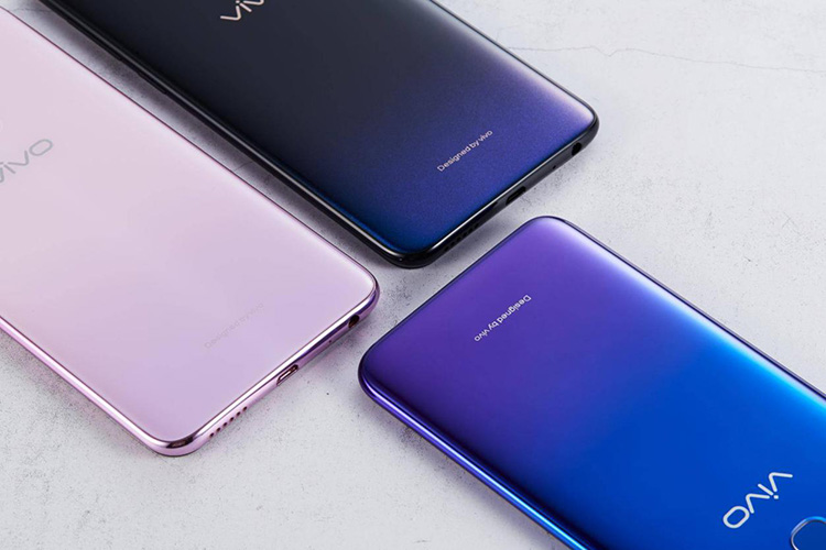 ���ͬʱ��vivo Z3i ��׼��Ҳͨ�� 3D΢����ƣ�ʹ������Ȼ�������ƣ����ɵ����ճ��������ָС�ĿǰZ3i��׼�湲�䱸�˼���������ҹ�ں��λ÷�������ɫ�������û��ĸ�������
