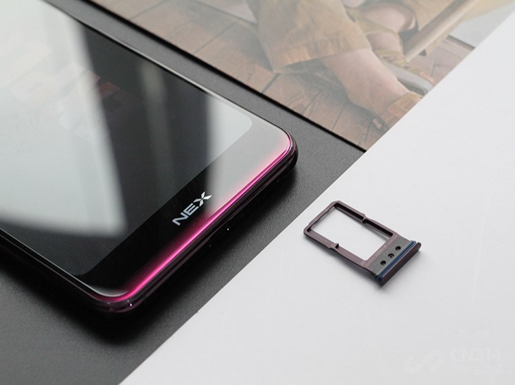 ���Ҫ˵���ǣ�vivo NEX˫���滹����3500mAh���أ�22.5W���似���������û������ĿƼ��С�����ֻ��ۼ�4998Ԫ����֪�����������úͼ۸��Ƿ�������Ķ���