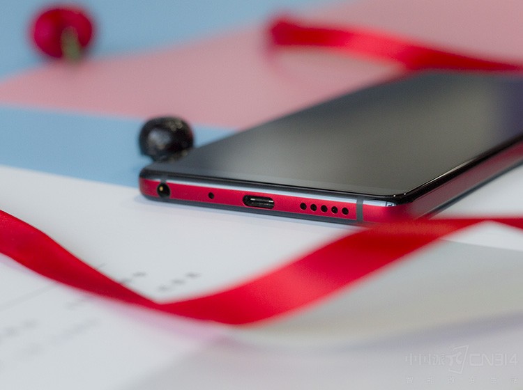 360�ֻ�N7 Pro�����˻��ڰ�׿8.1ȫ�¿�����360 OS����ϵͳ�����������ܵĻ����ϣ�����AI�������֡�AI���ܾۺ�ҳ����Ϸ������3.0���Լ�AI���ܷ���͸���ȫ�����������ȴ��£�����������ֻ���ʵ���ԡ���Ϸ�ԡ���ȫ�Ժ������Ľ����������������顣