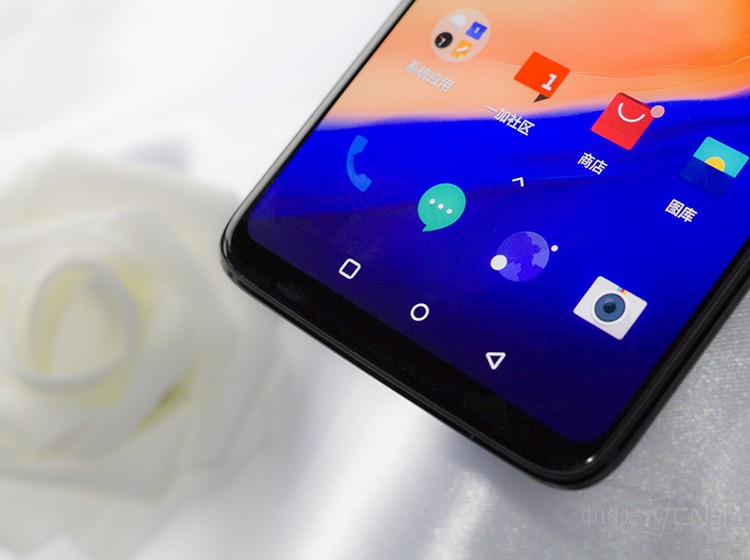 ����ĵ�ƽ�߷��������Ļ������ɹᴩ��һ��6��3D���沣������������������ͬ����3D������β����ʵ������߲��ֳ�Ϊ�˹�Ӱ�Ľ����ߣ�����ȥ���Ӿ�������У��ָ�Ҳ����Բ���׻���