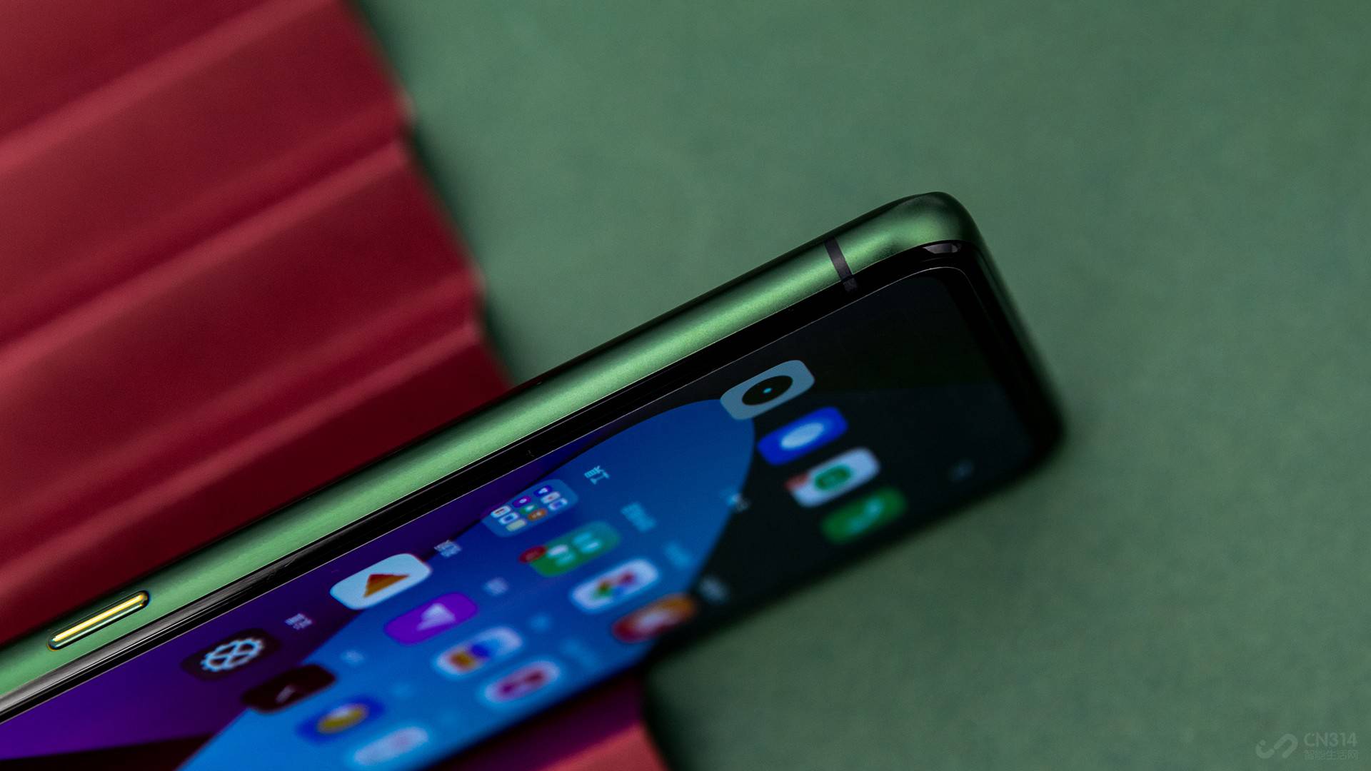 ò˵̦ɫиµʸУȻ˵С̦˵ĸоӢ̣Ȳߡɫƫɫضƽ٬