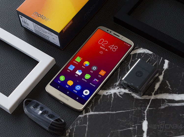 ������������Ħ������e5 plus����һ��6.0Ӣ�磬18��9ȫ������������2.5D������壬Incell��Ļ��������弰Һ�����һ�廯���Ӹи�������������������