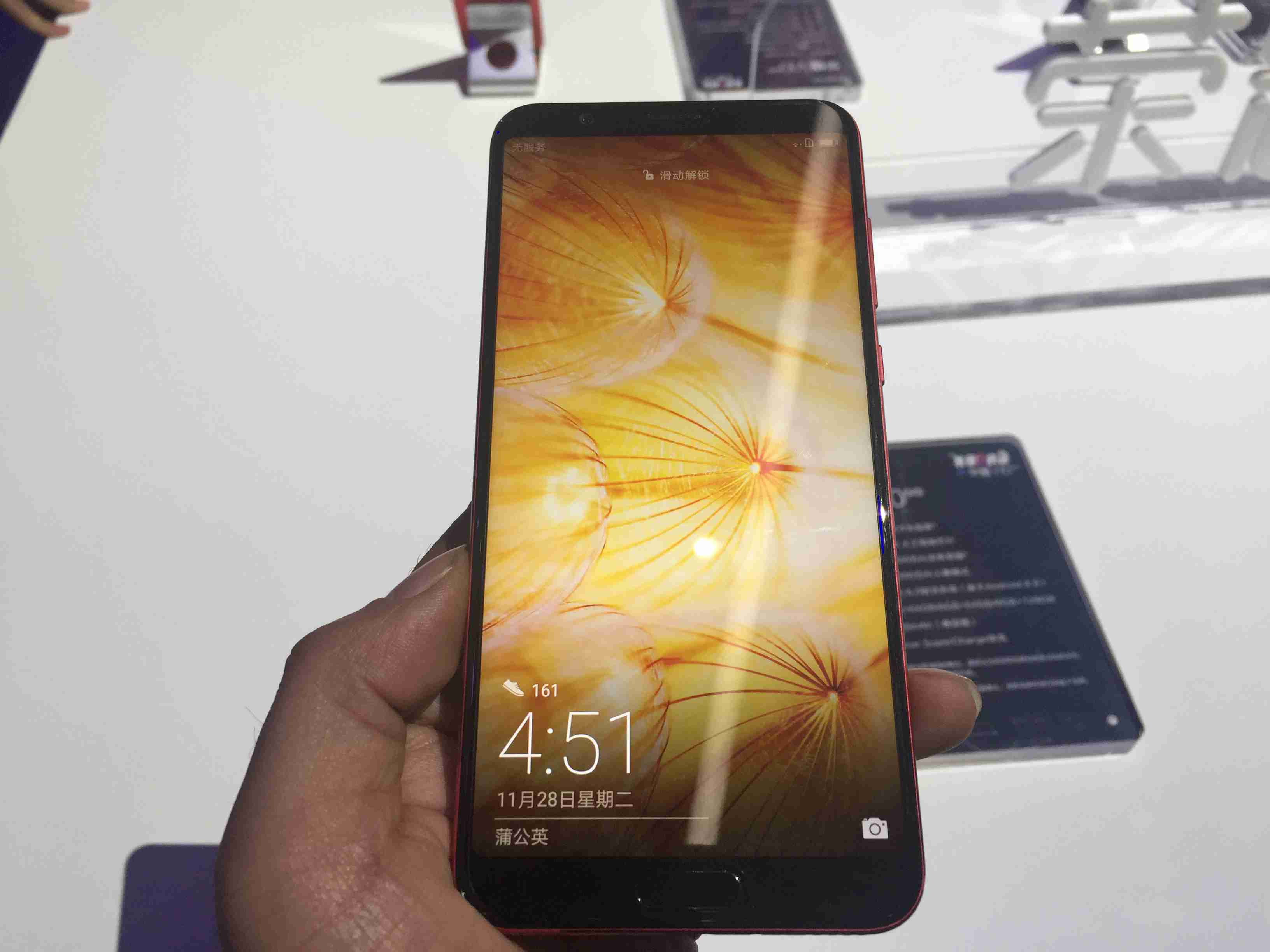 ����ɫ���ܷ��棬��ҫV10�ܹ�����ʶ�����õ�����Ļ����ע�������Զ�Ϩ����׷��Ŀ�⹦�ܡ�������ʾ����֪ͨ���������롢NPU��������ʶ��ȡ�