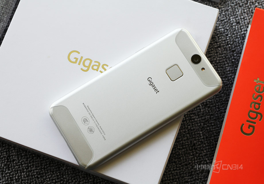 Gigaset���ME pure�ı��������˽���ĥɰ��ǣ��ڿ�ָ�Ʒ���Ҳ�Ȳ������ã������ָл��Ƿǳ������ġ������ŷ�ʽ�ļ���ʽ��Ʊ�������������