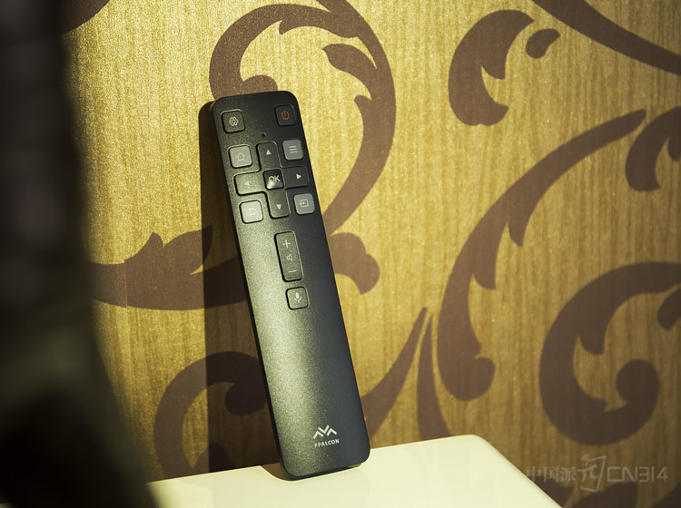 ����I55C��ң����ʮ��С�ɣ����������ոУ�����һ�����ð�����һ��ѡ�񲥷�Դ�İ��������⣬�������ü����Խ�ȡ���ӵĻ��档