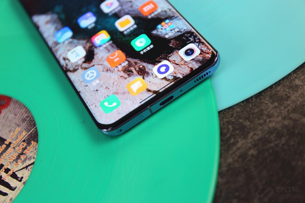 ˵Ӳãȫ׷888оƬѾǿ1Cortex X1+3Cortex A78+4Cortex A55ĹǿͬʱGPUAdreno 660X60 5G֧Wi-Fi 6ǿ5.2Э.....óС11ӲǶˮ׼ˣPro汾֮ǰûСײƷеġӡ