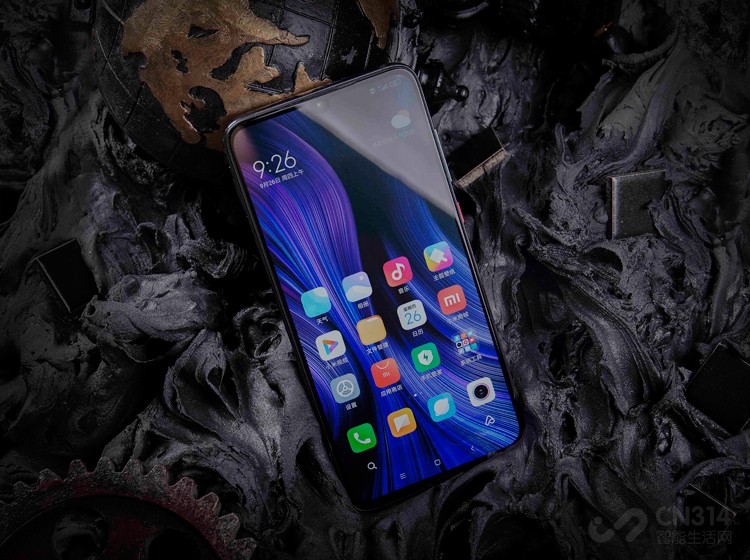 �������棬С��Ϊ�û�ר�Ŷ�����һöHaptics��������������150��������������ϸ�壬�ڰ�����������Ϸ�����ȷ��涼�ܳ�����ͣ�ȫ����NFCҲû��ȱϯ������֧�ֹ��������Ž�������֧��eID��������֤���������ֵ�����Ƶ���ס��ʵ��������֤��С����С��������ɺ�������ͨ���û�NFCֱ�Ӵ򿪳��š�