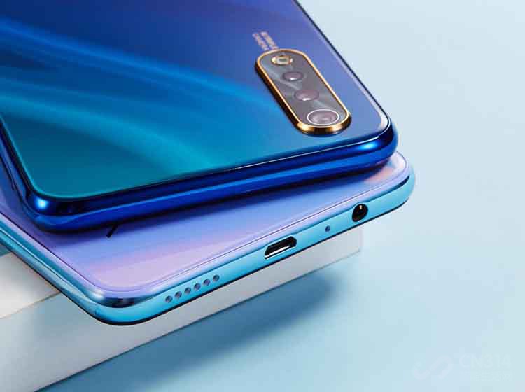 �����ѡ���ֻ�ʱ��������Ϊ����Ҫ�ĺ�������֮һ��������콢�����Ѿ��õ����Եķ�����vivo Y7s������4500mAh����������أ����Jovi����ʡ�缼����ʵ����ȫ���ʹ�õĳ������顣����Y7s��֧��18W˫�������䣬�����ʱ�������ֻ�������Ѫ�����������ϣ����ɽ�ǧԪ��������ˮƽ�ٶ�����һ�����Ρ�ֵ��ע����ǣ������������ﵽ4500mAh��Y7s��������Ծ�ά����8.13mm�����ɻ����������̲��Ӵ�������