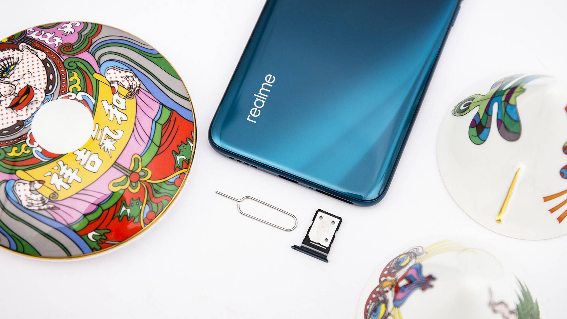 Ϊ�����û������������ˬ��realme��������Smart 5G�������ܹ����ܸ�֪��Χ�źŻ�������4G��5G֮���Զ����޸С��л�����֧��5G+Wi-Fi˫ͨ��ͬʱ���ߺ�˫Wi-Fi������٣�ǰ�߿���ʵ��ȫ���������������٣�������ͬʱ����2.4GHz/5GHz Wi-Fi����·������������ٸ��㳬ˬ���������顣