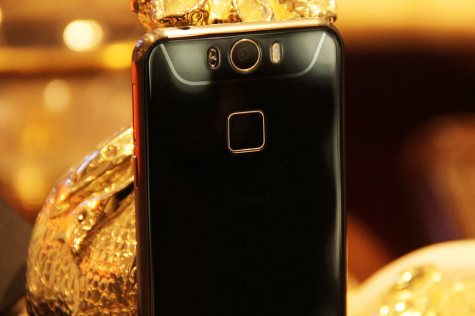 �󱳻�������ָ��ʶ��ģ�飬������ͷλ��ָ��ʶ��ģ���Ϸ���