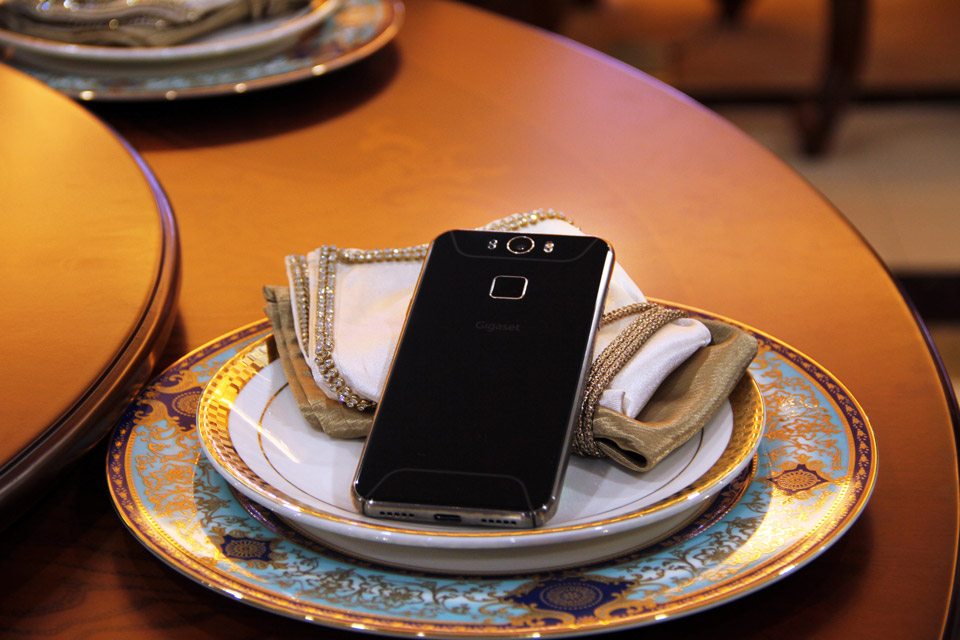 Ϊ�˱�֤�ָ������۳̶ȣ�Gigaset��������ͬ�����þ��沣�����ʣ��������ֻ����ͬ���ڸû����¾���������������ƣ������ǿ���ֻ��ı�ʶ�ȡ�