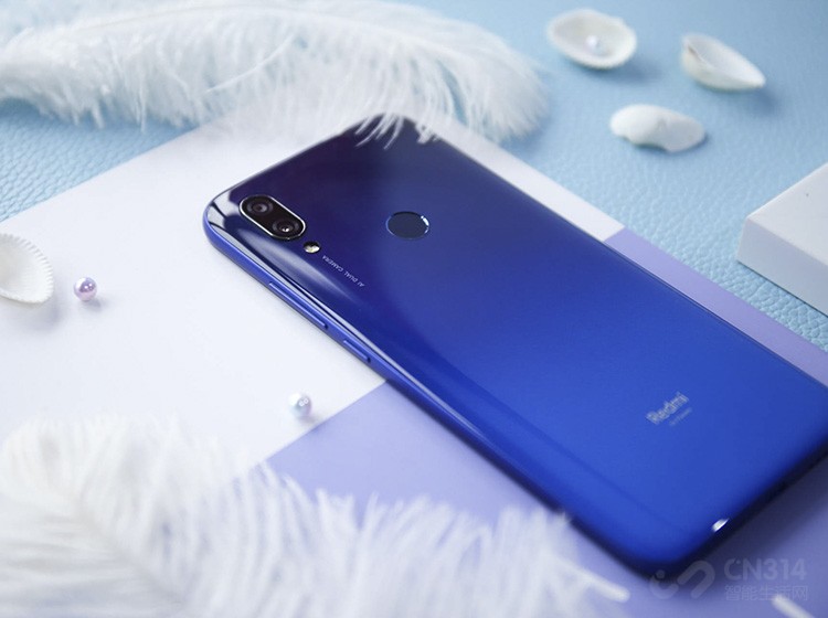 ��ȥRedmiδ��С�׶���ʱ������ʽ�Ļ���������˺ܳ�һ��ʱ�䣬��һ��Redmi 7һ�Ĺ�ȥ�ķ��������һ��ʽ��ƵĻ�������ǲ�����Ȼ�����ϣ����ǹ���м�ǿ���ָ�Ҳ�벣���ȽϽ��ơ������ϵĺô������ǿ�ˤ��ͬʱҲ�������źŲ�����š�