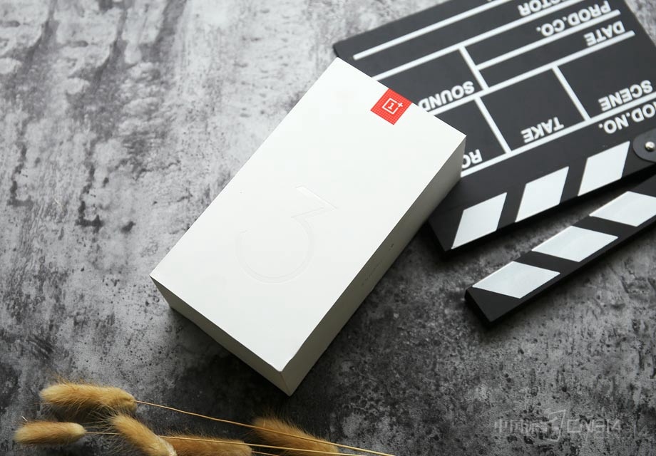 11��29�գ�һ�ӹ�˾�ڱ����ٴη�����Ʒ��OnePlus 3T��Լ�������������������»���OnePlus 3�����˻���һ�µķ�񣬵����ڵ����������㹻���˾�ϲ��