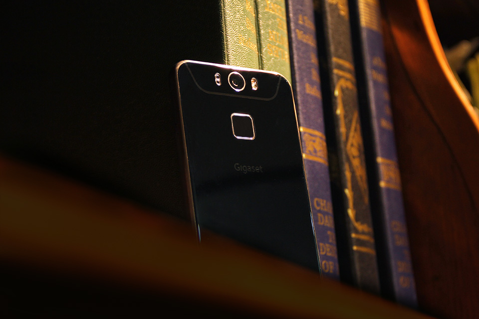 �����Ϸ�һ��1600����������ͷ��F2.2���Ȧ�����·���ָ��ʶ��ģ��������á�