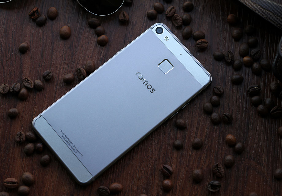 R9�ĳ���������������CNCһ����ͼ�����������ھ�ϸ����ɰ�������ڱ�����ԭ֭ԭζ�Ľ����ʸ�ͬʱʹ�ճֵ��ָ�Ҳ������ִ򻬵������