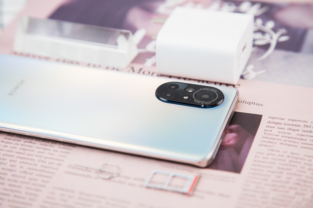 ϣҫV40ݰ800U֧ǻ˫5Gܣͬʱ֧5Gǿлݣʵ5Gǻѡ˫5Gлֶ֧๦NFCֽ֧ͨŽԼԿ׵ȹܡ