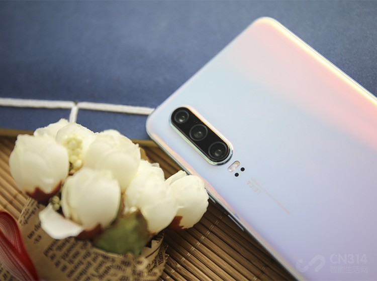 ���������9��������չ�ѧ��Ĥ���գ������ɫĤ�����ںڵ�֮�ϣ�������ҫ�£��������Ź����������Գ���ͬ����ζ��