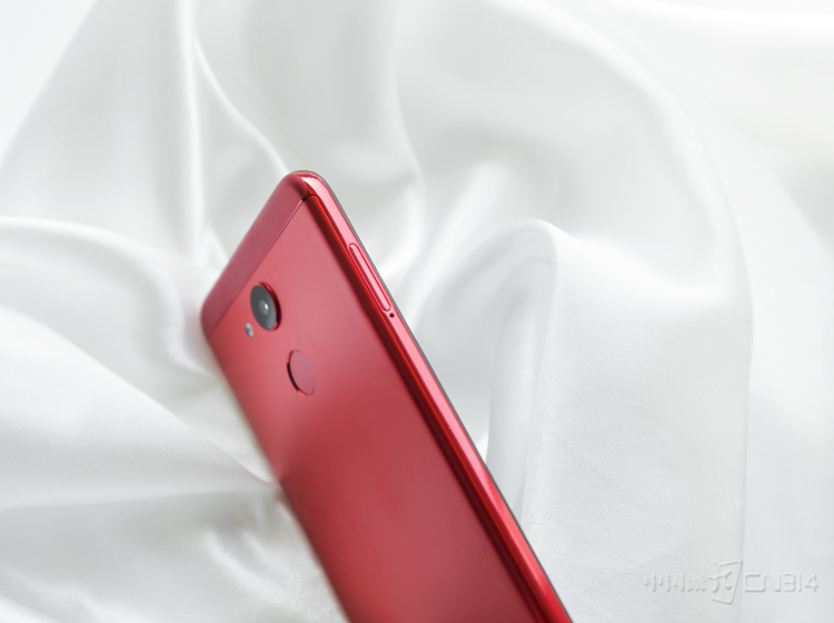 �����߽Ǵ��Ĵ�ĥԲ���ָзǳ���ɫ���߹��п��ƹ��ǣ�����ˮ���ɳ̲�Ľ��ڣ� ���������ںϣ������ʸ��޷�ƴ�ӡ�˫����������ڻ�����߿�ʹ���˱߿�ͬ���Ĳ��ʣ�����ʮ�㡣