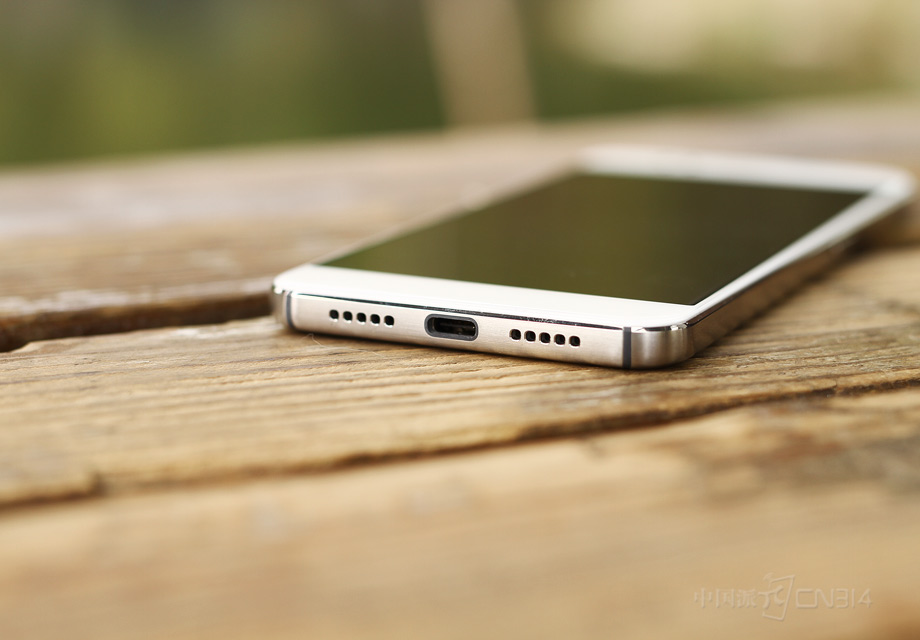 �������ͳ��ӿ�����ڵײ��߿�����ӭ���˹��˵�ʹ��ϰ�ߡ�