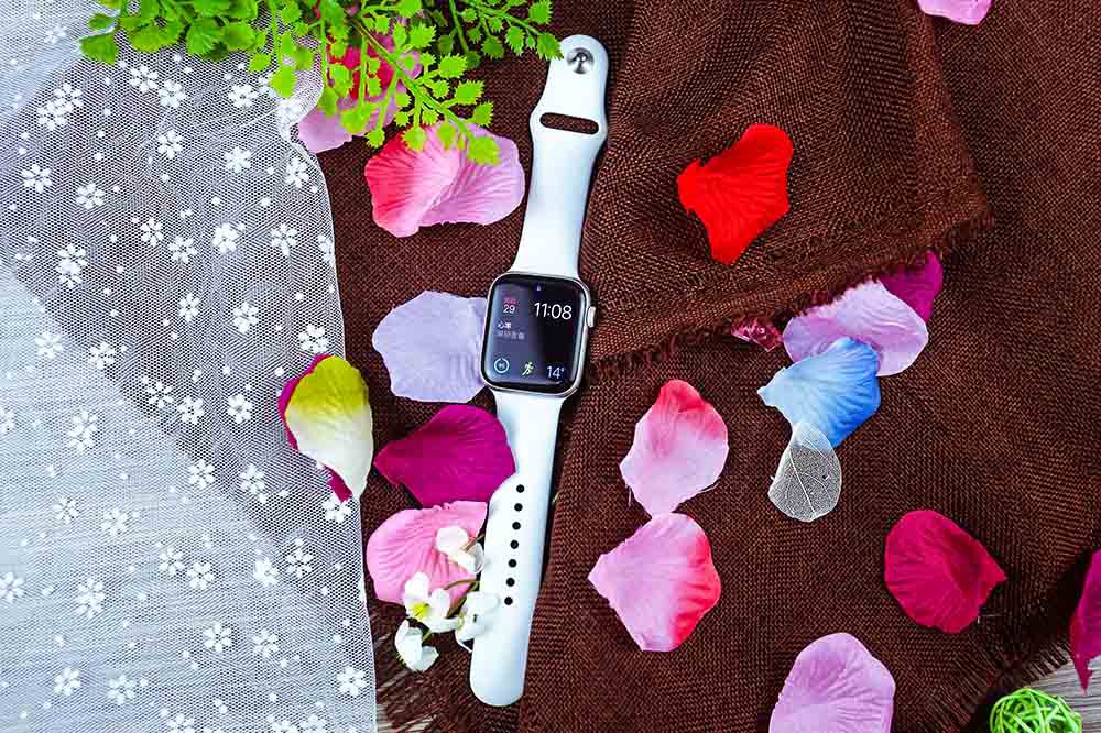 Apple Watch SEӵ��˯�߸��ٹ��ܣ������ͬ�ڷ�����Series 6���˸���Ѫ��ˮƽ���������������˼��ٶȼ����ݣ�����޷��������˯��ʱ�������ͣ�����⣬���������յ����ߺͽϵ͵�����֪ͨ���Լ��й����ɲ���ľ��档