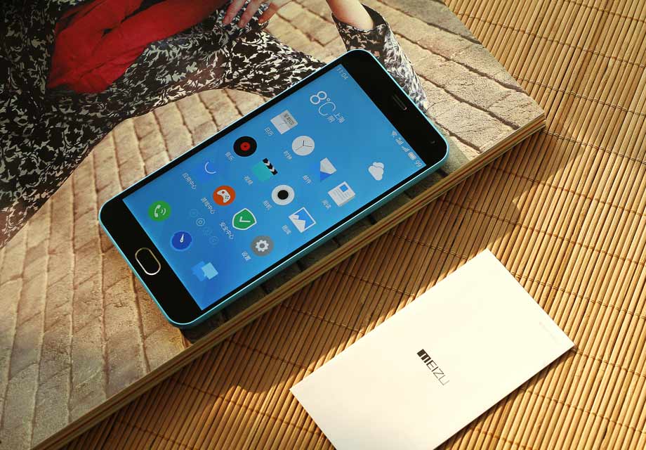 ����Note2�����һ�ۿ���ȥ����ʶ��ȣ�����Ҫ����Ϊ�Ǹ���Բ��Home����ɵģ���Ļ�ڲ��������������߿���Ϊһ�壬ÿ�ο����ֻ������ߵĽ���������Home���ϣ���һȦ���������Home����ʵ���ۡ�