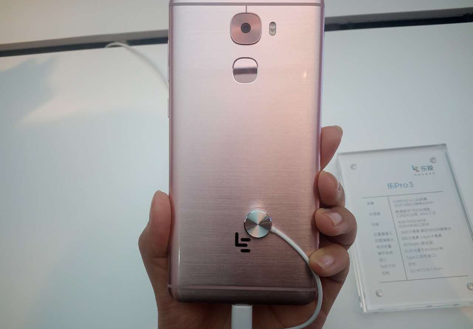 ��Pro3�������µ���Proϵ�в�Ʒ�����򡰿�ñ��������ص㣬���п�Ļ�����������821��CPU��Ƶ��ߵ�2.35GHz��Adreno 530 GPUƵ��Ҳ��ߵ�853MHz��ͬʱ����4/6GB LPDDR4�ڴ桢32/64GB UFS 2.0�洢��