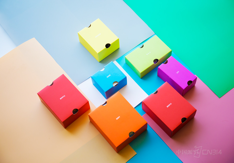 �����еĲ�Ʒ��������Jimu�������е�̽����ϵ�У�����6���ŷ������ͨ��ƽ������ֻ�����app���ԶԻ�����ʵ�ֱ�̿��ơ�