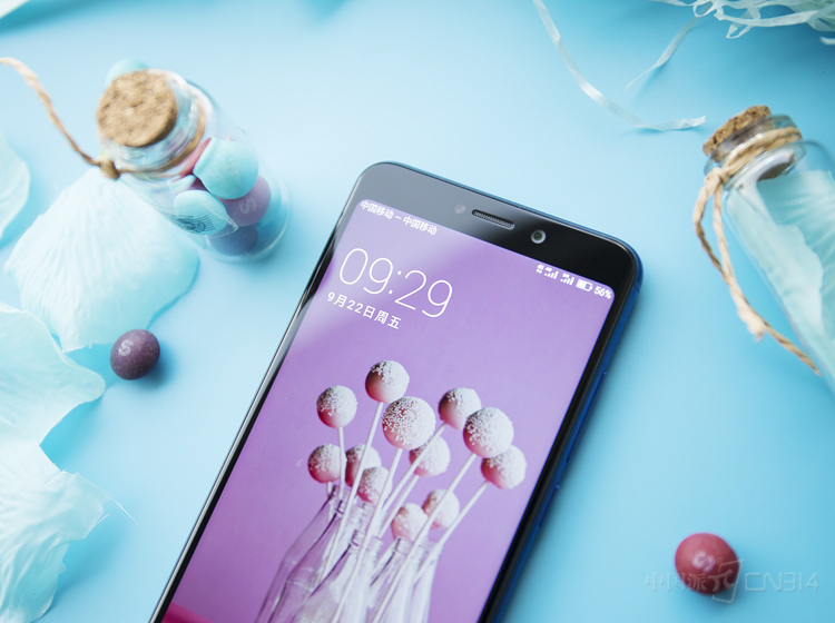 �ֻ��Ϸ����д�����������ͷ��ǰ�ò���ơ���Ͳ����ɫ������һ�����������У�һ�廯���зǳ�������