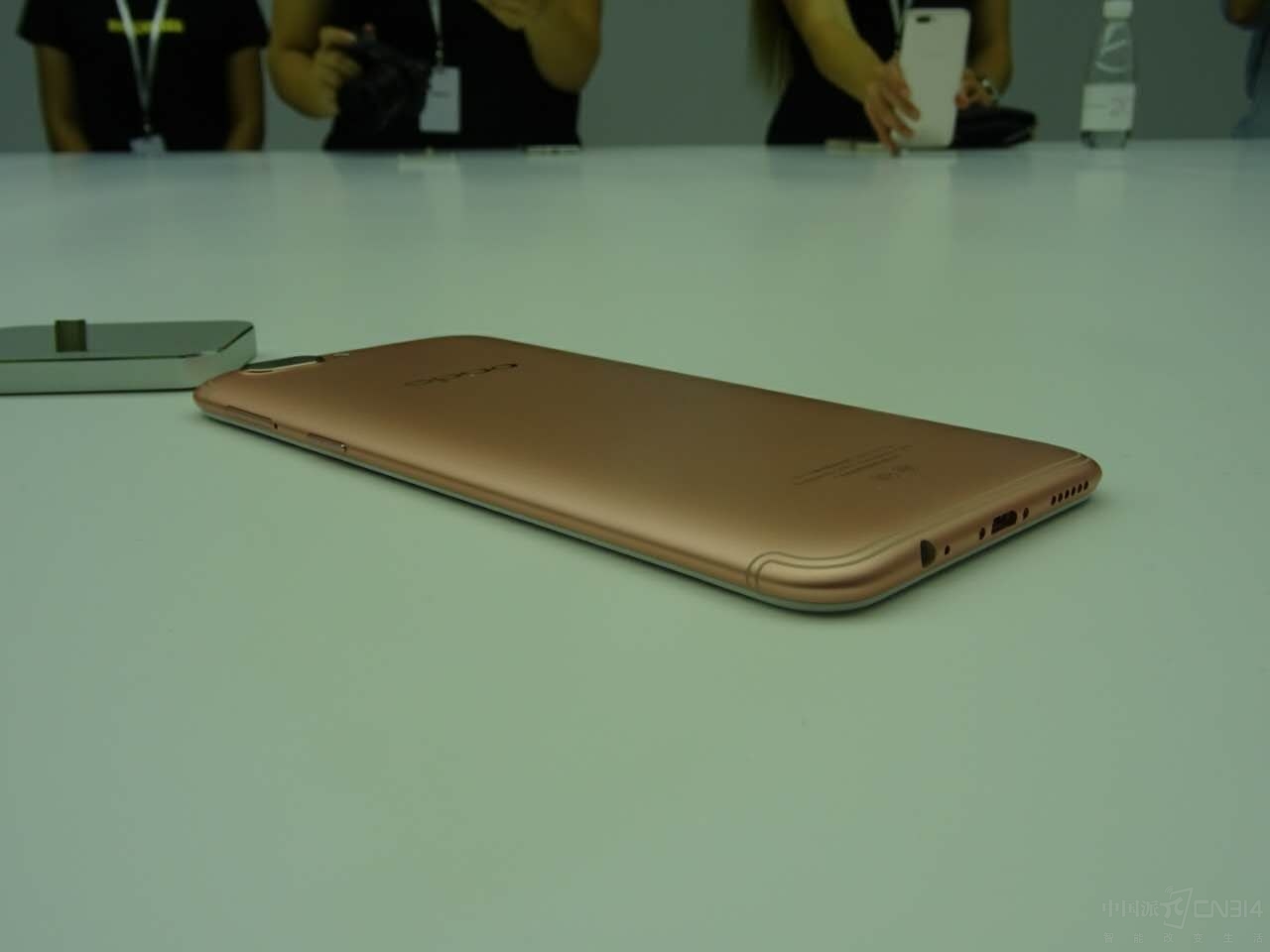 ���У�2000�����س�����ͷ������ʵ��2������佹������10������佹���ܡ�