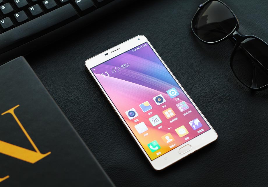 ����M5Plusӵ��һ��6Ӣ��1080p������ʾ������������ӵ�����ʵ���Ļ��ʾЧ����������ˣ��仹ӵ��3GB RAM��64GB ROM�����ڴ���ϣ��������ȷ�������Ҳ��������ʧ������ЧType-C��ͷ������ʱ���Ƚ��豸�ӹ죬��Ͻ�ɫȫ���������������ܹ���ӵ�зǷ���ʹ�����顣