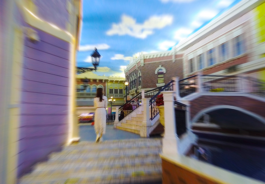 �������ǲ������˶�����Ӱʦ���������õ�����Ч����ͼƬ��ͼ�еİ�����Ů�·�����ʱ�������С�