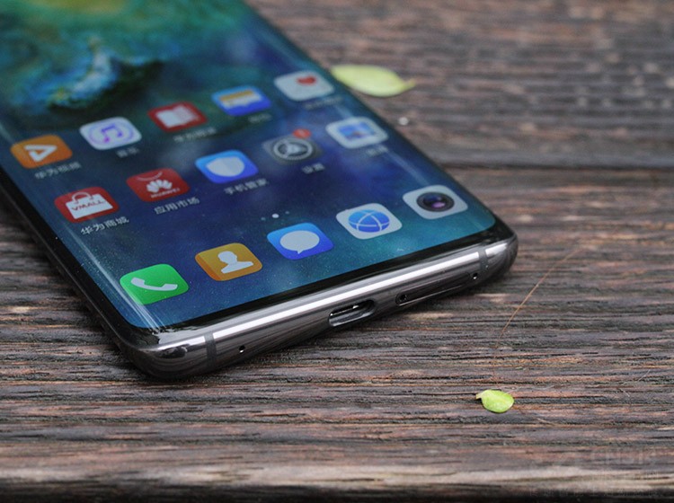 �����˰�����Ļ�����ƣ������۸г�ɫ���������ƵĻ���Ҳ�ܴ����������ճָС�40W���ļӳֺ�����980ͬʱ��������������ܡ�