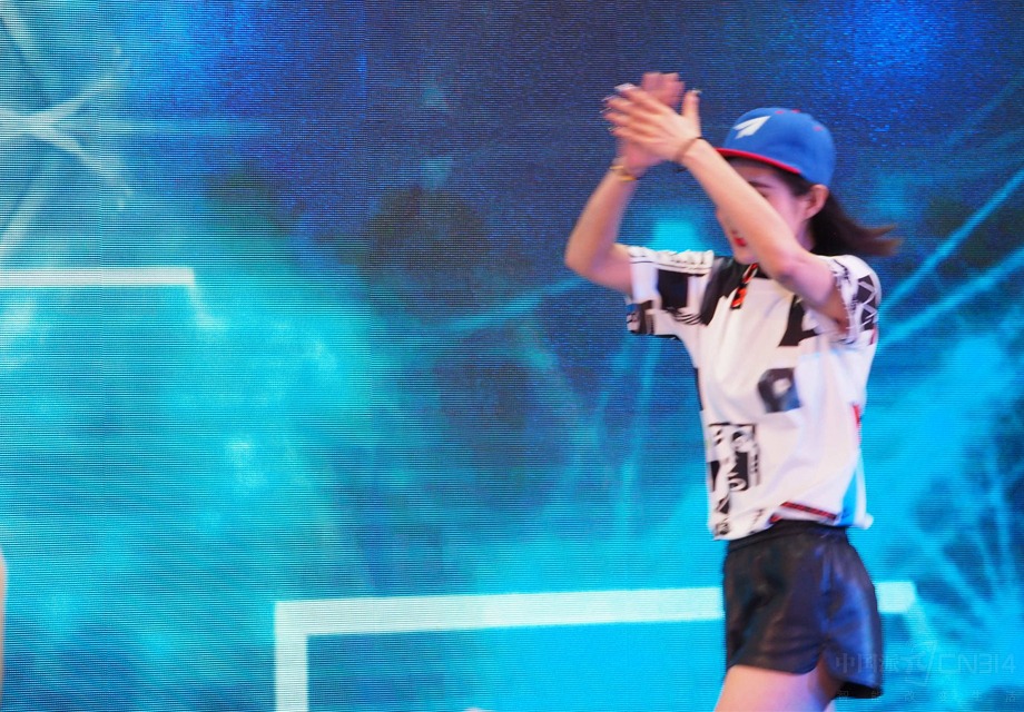 ������Ϻ���չ���������̫�࣬������ʽ����ĸ����³����������Ǵ���������Ȼû�г�ģ����������Ա�������Ĳ��񻰡�С����ʹ�Ŭ����Z17mini���������ǵ�Ů��־���㡣