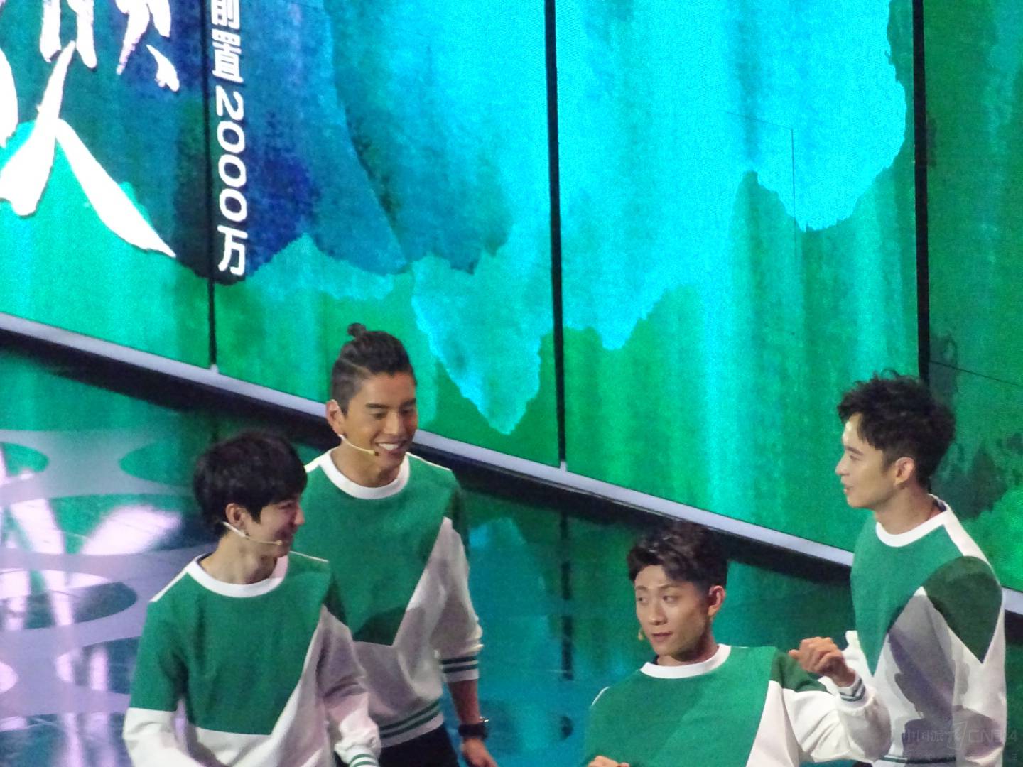 �ڻ������������и��ı��飬��������ߵı��������