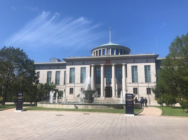 8��23�գ�YOTA3˫�����Ķ��ֻ�ս�����ŷ����ᣬ��פ������˹��ʹ��¡�ؾ��С�