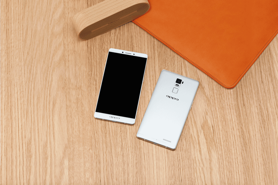 ȫ����������OPPO R7 Plusӵ��6Ӣ�糬��2.5D��������������ó�խ�߿���ƣ���ռ�ȸߴ�80%�������ߴ���Ƶúܺ�