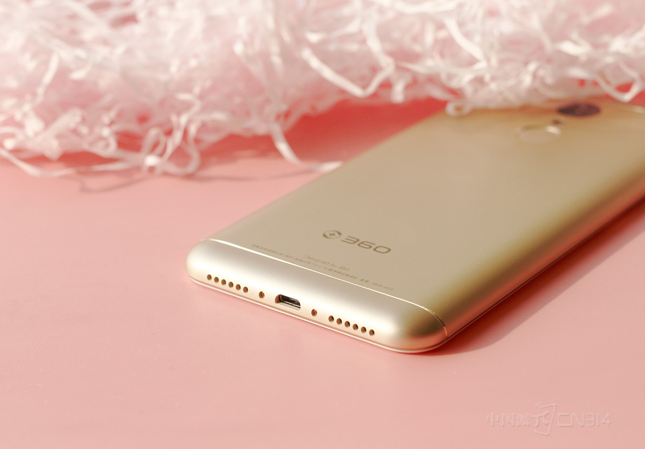 �����ײ��ĶԳ�ʽ���ף�N4Aѡ����ͨ���Ը��õľ���USB�ӿڣ���û��äĿ׷��Type-C��ֵ�ÿ϶���